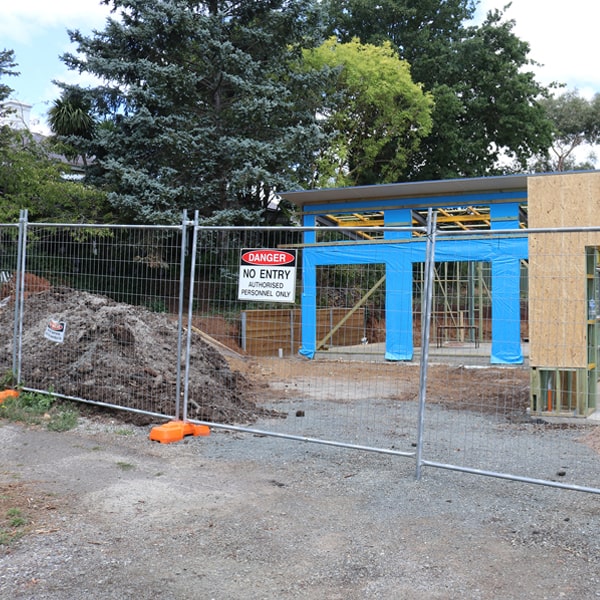 do you deliver and set up temporary fencing and what's the price for these services in Eaton